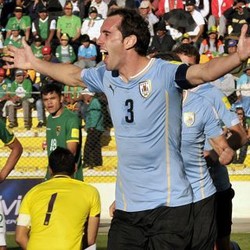 Gol Caceres dan Godin Bawa Uruguay Kalahkan Bolivia