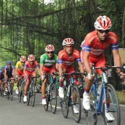 Danau Maninjau, Kelok 44, dan Ujian Tanjakan Jelang Finis di Etape 8