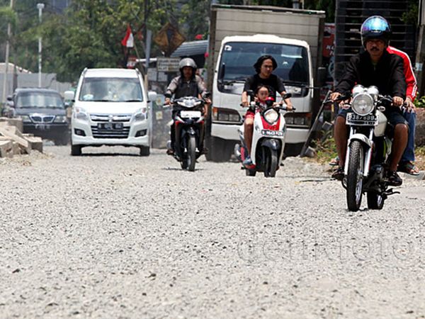 Jalan Raya Kembangan Diperbaiki