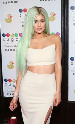 Kylie Jenner Habiskan Rp 48 Jutaan Untuk Produk Kecantikannya