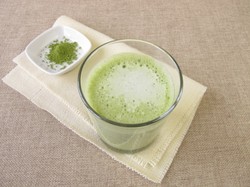 Racik Sendiri Frisian Matcha Latte yang Lembut dan Legit Ini