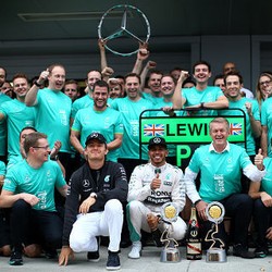 Raikkonen Dapat Penalti, Mercedes Pastikan Gelar Juara Dunia Konstruktor