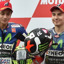 Rossi Siap Bertarung dengan Lorenzo hingga Finis