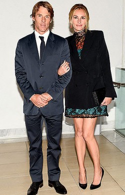 Julia Roberts Serahkan Urusan Gaya Berbusananya kepada Suami