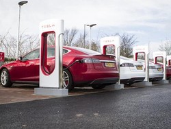 Tesla Upgrade Mobil Model S, Punya Fitur Autopilot