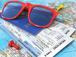 Tak Sekadar Eksis, Begini Alasan Traveler Posting Foto Tiket di Medsos