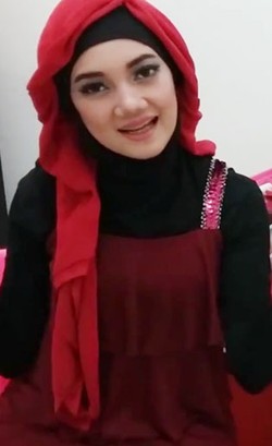 Tutorial Hijab Minim Pentul dengan Scarf Segiempat untuk ke Pesta