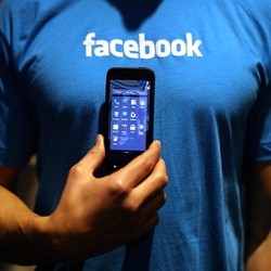 Facebook Kapok Bikin Ponsel Lagi