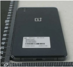 Ponsel Anyar OnePlus Mirip iPhone 4?