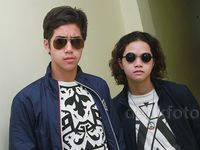 Girls... El dan Dul Berkacamata Hitam, Keren?