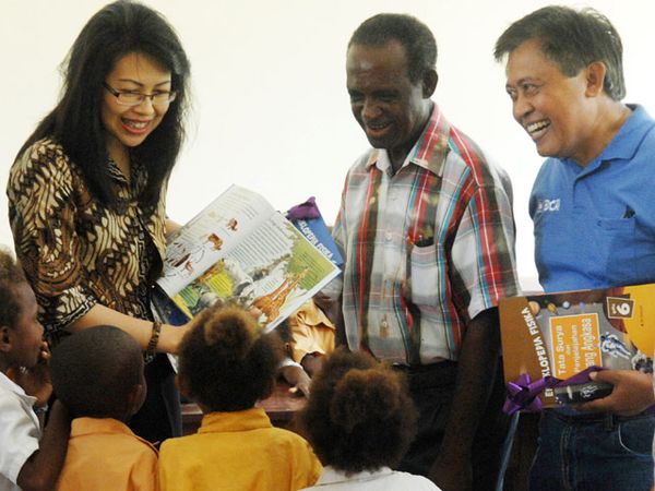 BCA Bantu Buku di Papua