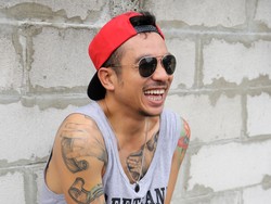 Pernah Jadi Satpam, Komo Ricky Kini Terkenal Sebagai Presenter