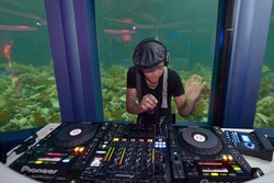 Di Maladewa Bisa Dugem di Bawah Laut