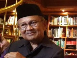 B.J. Habibie Beri Kebebasan untuk Judul Film Adaptasi Remajanya
