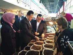 Blusukan ke Armenian Farmer Market