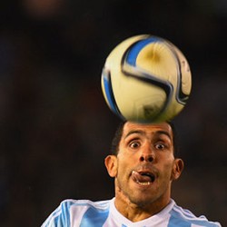 Tevez Ada Bukan untuk Menggantikan Messi