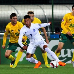 Inggris Sempurna, Slovenia Maju ke Play-off