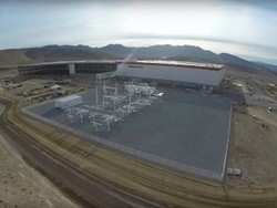 Terobos Gigafactory Tesla, Seorang Wartawan Ditangkap