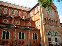 Cantiknya Katedral Notre Dame di Ho Chi Minh