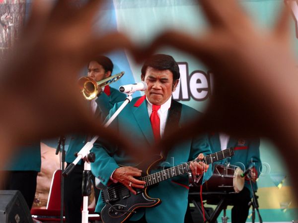Rhoma Berdendang Orasikan Visi Partai Idaman