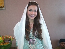 Libur Syuting, Isya Jepeerson Pilih Berbagi dengan Sesama