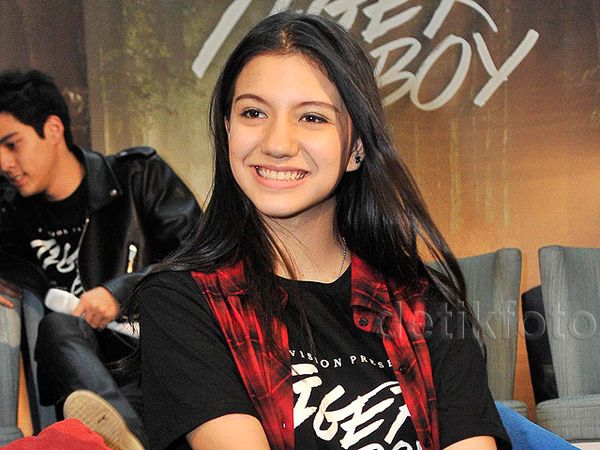 Cassandra Lee si Gadis Desa