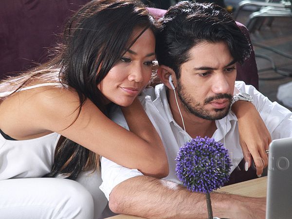 Shanty Peluk Mesra Reza Rahadian di Video Klip Baru Shanty Peluk Mesra Reza Rahadian di Video Klip Baru