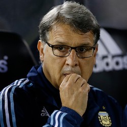 Martino Sesali Argentina Cuma Bisa Petik Satu Angka