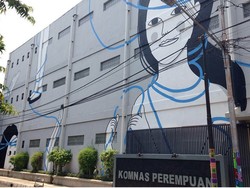 Dua Mural Raksasa Bertengger di Gedung Komnas Perempuan