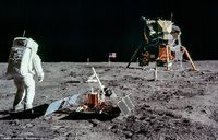 Potret Bersejarah Para Astronaut Injak Permukaan Bulan