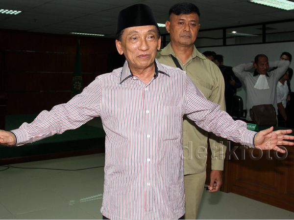 Sidang Vonis Fuad Amin Ditunda