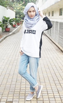 Foto: Tampil Kasual dengan Statement Shirt ala Hijabers