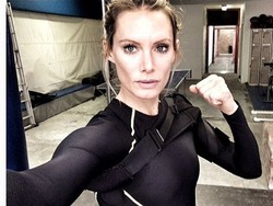 Sempat Koma Usai Syuting Resident Evil, Stuntwoman Cantik Ini Akhirnya Sadar