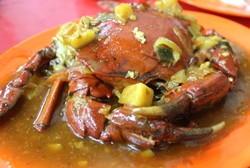 Santiga Seafood Abeng: Gurih Mantap Ikan Kue Bakar Bumbu Kuning dan Kepiting Saus Padang