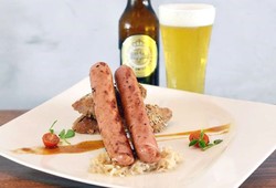 Meriahkan Oktoberfest, Hidangan Jerman yang Lezat Disajikan di Collage