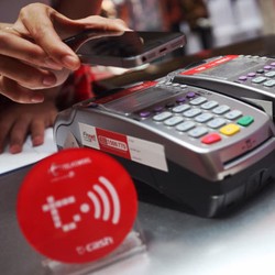 Geliat e-Commerce Ikut Genjot e-Money 200%