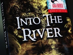 Novel Into the River Dilarang Beredar karena Isu Rasisme