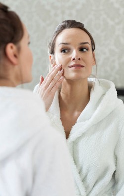 5 Hal yang Perlu Diperhatikan Saat Ingin Coba Pengobatan Jerawat Modern