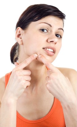 Facial Hilangkan Jerawat dengan Dipencet, Masih Bolehkah Dilakukan?