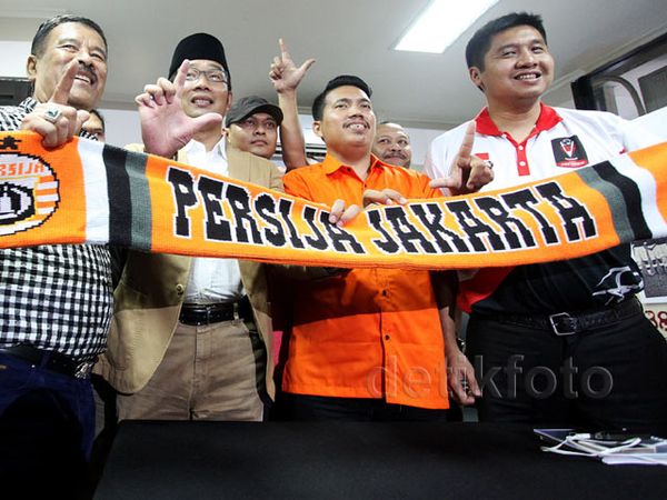 Ridwan Kamil Temui The Jakmania Ridwan Kamil Temui The Jakmania