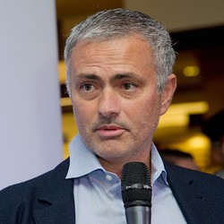 Mourinho Ingatkan Pentingnya Laga Lawan Villa