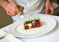 On Air Dining Kini Sajikan Hidangan Fine Dining Bersertifikat Halal untuk Pesawat Pribadi