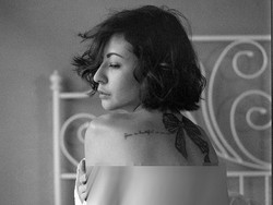 Pamer Tato di Punggung, Begini Gaya Seksi Pacar Kevin Aprilio