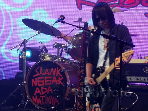 Kejutan! Abdee Negara Tampil di Konser Slank Kejutan! Abdee Negara Tampil di Konser Slank