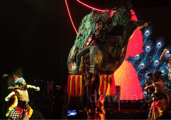 Pecahnya Parade Kebudayaan Nusantara di Panggung Konser Slank Reog N Roll