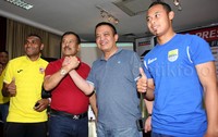 Jumpa pers berlangsung cair. Pelatih dan pemain dari kedua kesebelasan yang akan berlaga di final nanti juga terus mengumbar senyuman. Pool/Lamhot Aritonang/detikFoto.