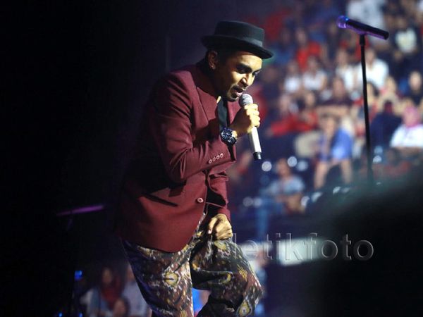 Meriahnya Konser Menanti Arah Glenn Fredly