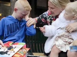 Tiket Disneyland Istimewa Ini Bikin Anak Kecil Menangis