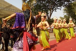 Kemeriahan Kirab 4 Pusaka Majapahit di Mojokerto