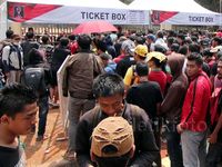 Antrean Tiket Final Piala Presiden di GBK